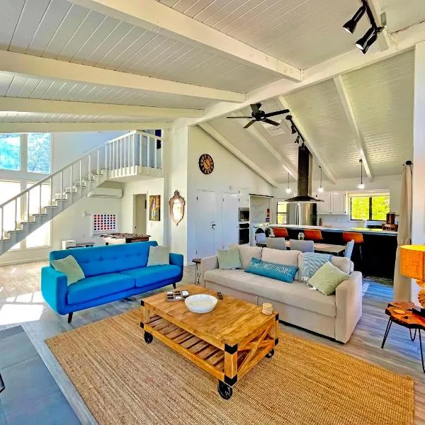 Modern Yosemite Cabin, 15min Bass Lake, Sleeps 8，位于奥克赫斯特的酒店