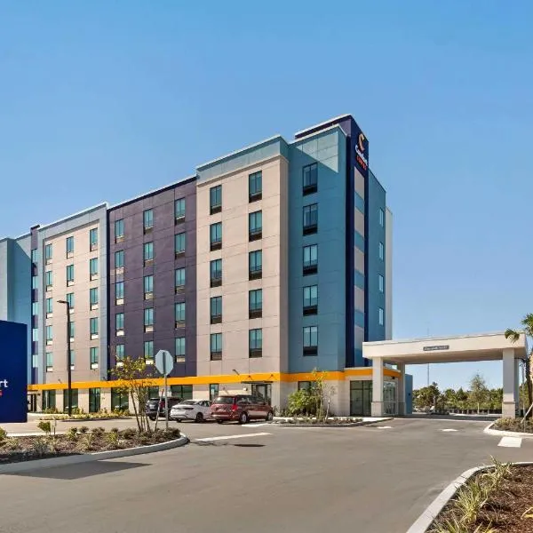 Comfort Suites Titusville near Kennedy Space Center，位于泰特斯维尔的酒店