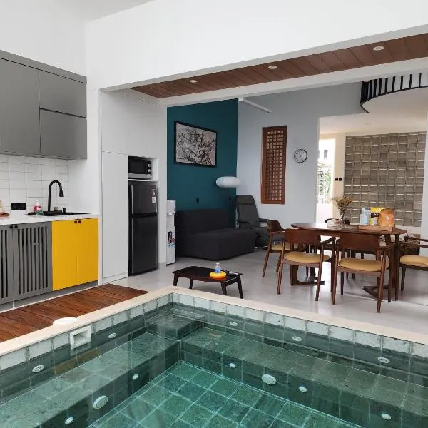 Kyoto House - KBP with Onsen style pool, Warm water, Near Parahyangan Golf，位于Padalarang的酒店
