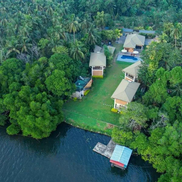 Ayuwaters Authentic Yoga and Ayurveda Retreat by the Bentota River All Inclusive，位于本托塔的酒店