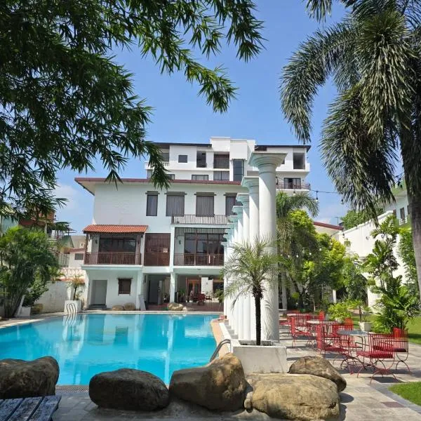 Club De Novo Hotel，位于Butwāl的酒店