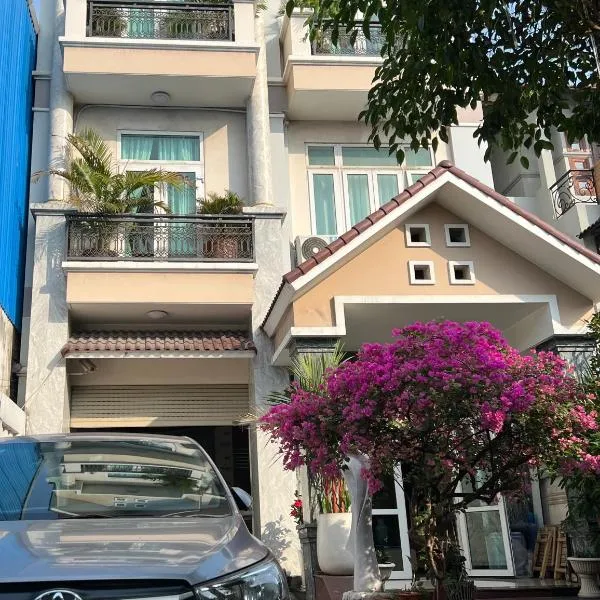 The Sun Hotel，位于Long Bình的酒店