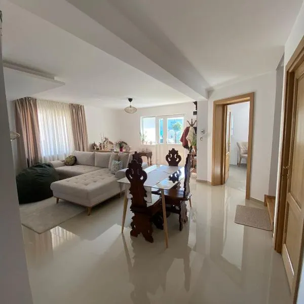 Aleeas CASA，位于莱斯诺夫的酒店