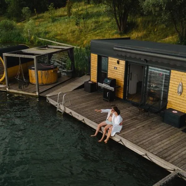 Costa del Kryspi Całoroczne Domy na Wodzie，位于Cholerzyn的酒店