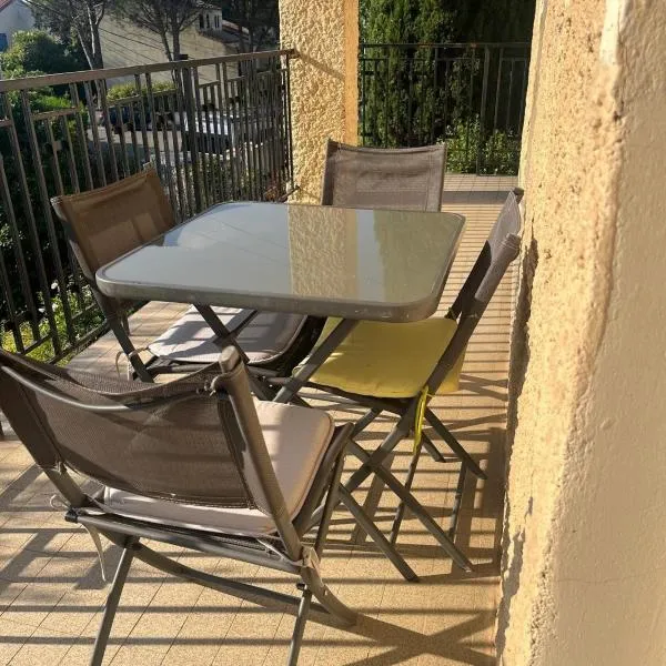 T2 lumineux avec Terrasse proche du Tram，位于Le Crès的酒店