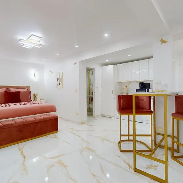 Suite romantique avec jacuzzi，位于珀套特科姆博特的酒店