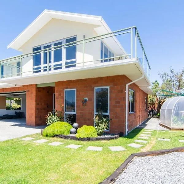 Comfortable Spacious Home, Close to Beach，位于凯库拉的酒店