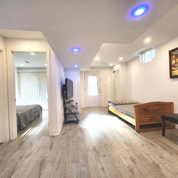 Cozy Walkout Suite，位于沃恩的酒店