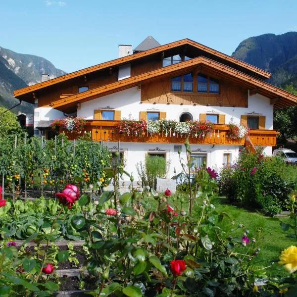 Zur Brücke in Mittewald - Your home in heart of South Tyrol, with Brixencard and free parking, ideal starting point for unforgettable excursions and outdoor adventures，位于福尔泰扎的酒店