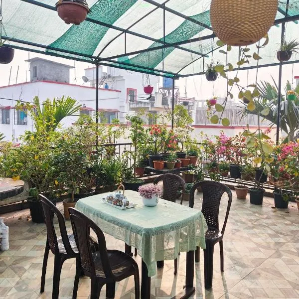 Tulip Inn - 2BHK Rooftop AC Near Kamakhya，位于古瓦哈提的酒店