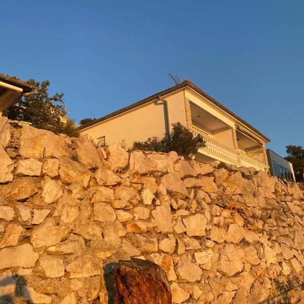 Apartment seafront Juraj，位于特里班的酒店