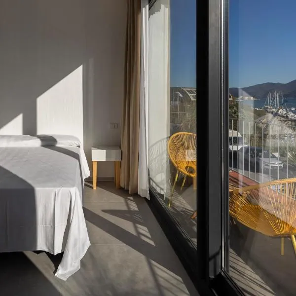 Associazione Garage24 Aps Ets，位于费拉约港的酒店