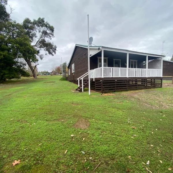 Emu Cottage，位于Deeside的酒店