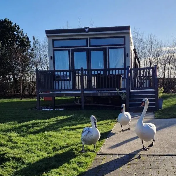 Lake District Willerby Vogue Lodge, Lake View on Haven Lakeland Gold Grade，位于Flookburgh的酒店