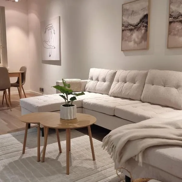 IM Apartments - with private jacuzzi and sauna in the heart of Vaasa，位于瓦萨的酒店