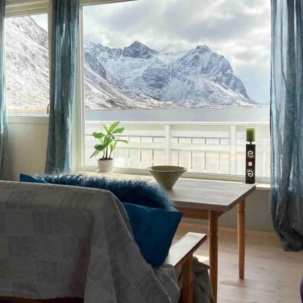 Charming house in fjord Lofoten，位于Slydalen的酒店