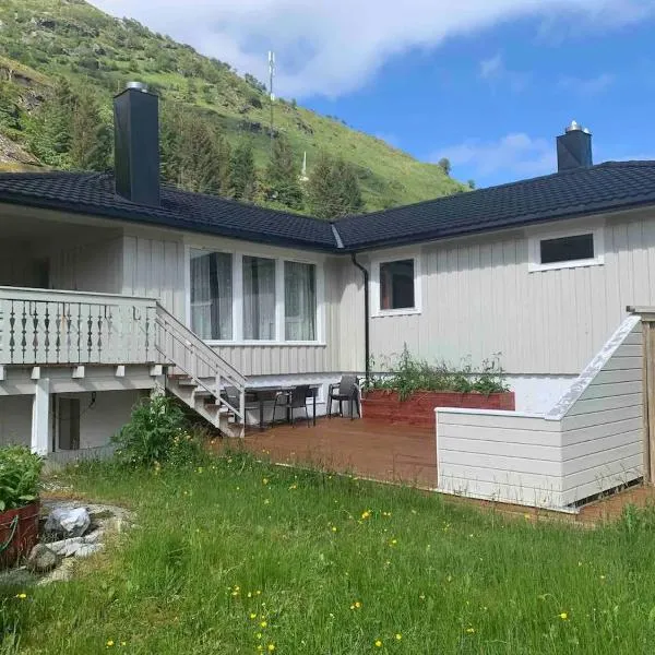 Big house in amazing Napp, Lofoten，位于Napp的酒店