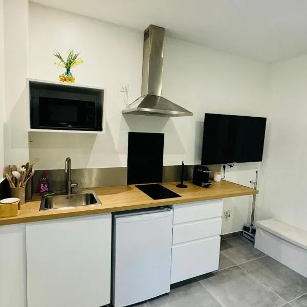Luxury Appartement，位于利夫里-加尔冈的酒店