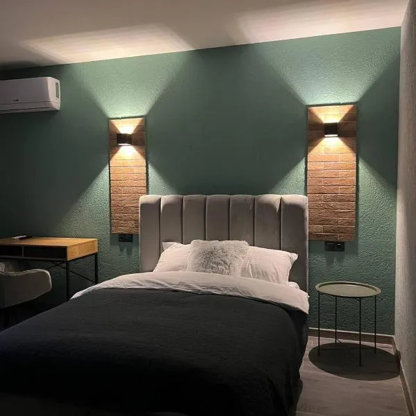 Hotel Menchul，位于拉希夫的酒店