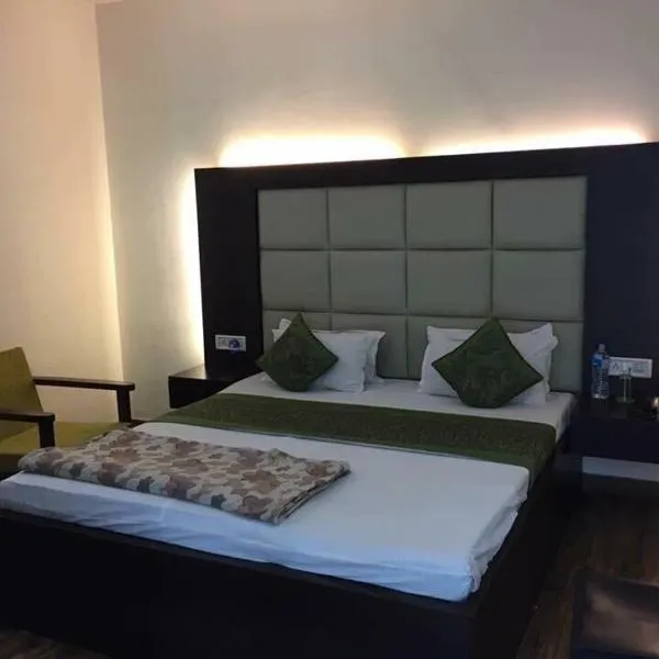 the villa，位于贾姆谢德布尔的酒店