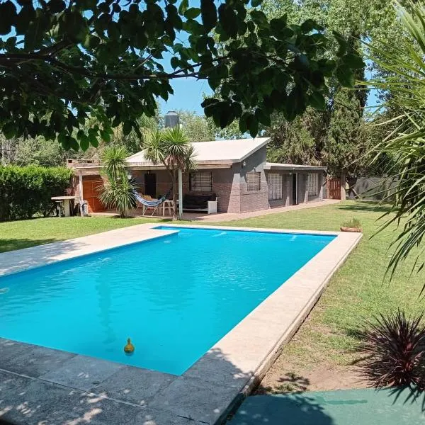 La Casa de Los Dos Pinos，位于富内斯的酒店