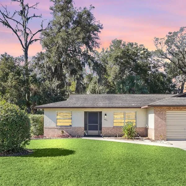 Cozy Villa with Spacious Outdoor Space，位于奥兰治城的酒店