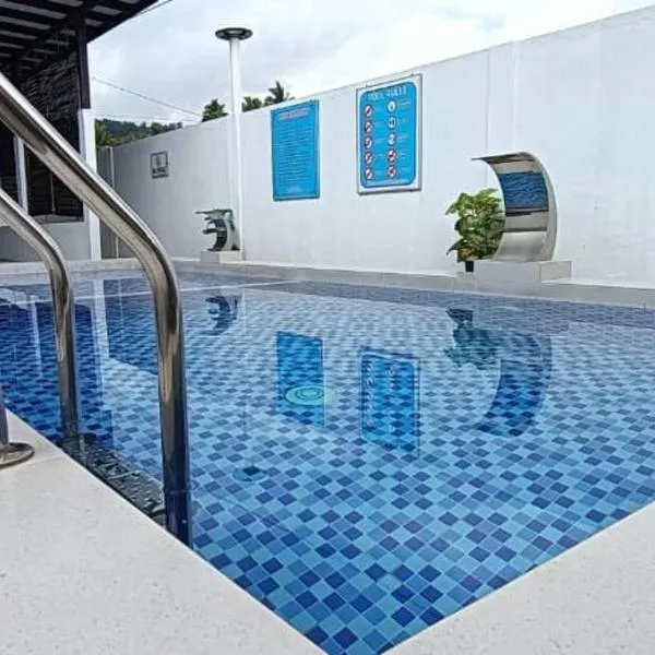 Homestay Villa H with POOL，位于瓜拉丁加奴的酒店
