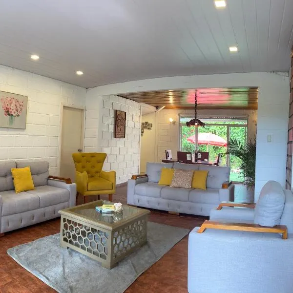 CASA ENTERA HERMOSA con Desayunos incluidos，位于普约的酒店