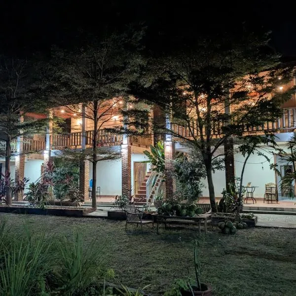 Coconut Lodge，位于贡布的酒店