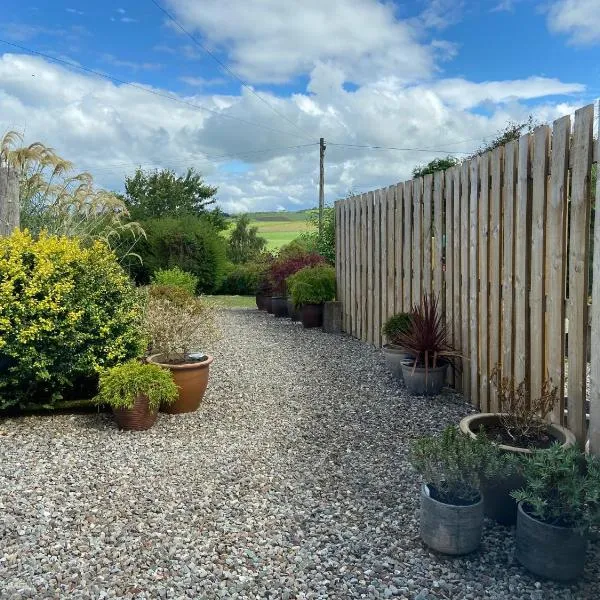 Thornhill cottage with views of the Trossachs，位于桑希尔的酒店