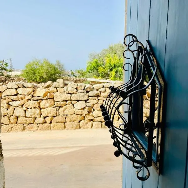 Traditional entire maisonette close to airport，位于比尔泽布贾的酒店