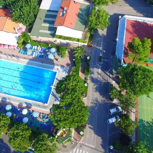Happy Camp mobile homes in Camping Riccione，位于里乔内的酒店