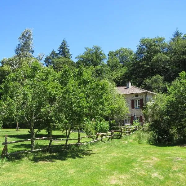 Le Moulin de Pensol - Bed and Breakfast，位于Pensol的酒店