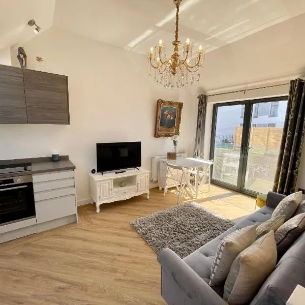 Salt Yard 1 - Stylish Whitstable Cottage - Free Parking - Beach - Harbour，位于惠茨特布尔的酒店