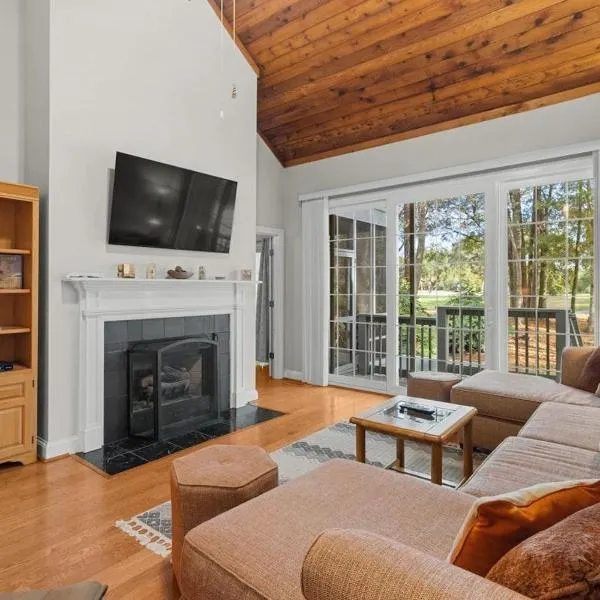 Golfers Paradise 3 BR Villa on the 9th Fairway，位于帕瓦雷斯岛的酒店