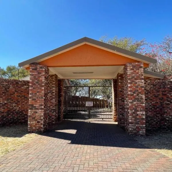 Bambelela Lodge，位于勒斯滕堡的酒店