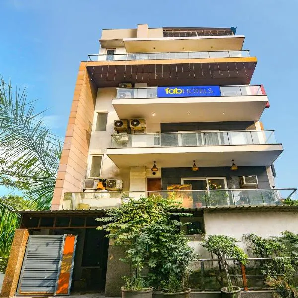 FabHotel Silver Oak BnB - Nr Yashobhoomi Convention Centre，位于加姆布的酒店