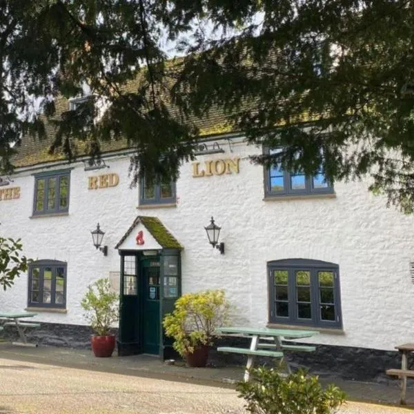 The Red Lion - Shepherd Huts，位于威特尼的酒店