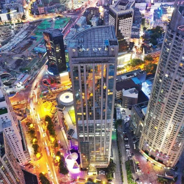 南京苏宁索菲特银河大酒店，位于南京的酒店