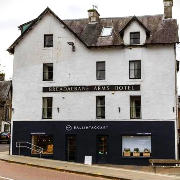 The Breadalbane Arms Room Only Hotel，位于阿伯费尔迪的酒店