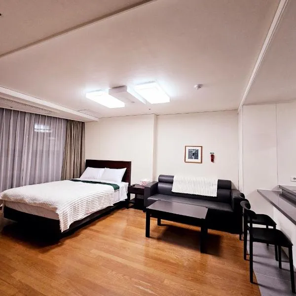 2 minutes run to the sea only 152m, special benefit of Spa Waterpark 195m away，位于釜山的酒店