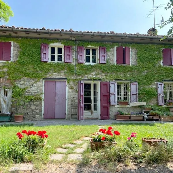 B&B Casa dei Cuori - Natura, Silenzio, relax a 550 m di quota，位于Langhirano的酒店