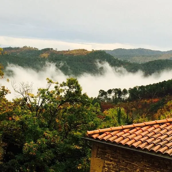 Petite terrasse en Cévennes，位于Peyremale的酒店