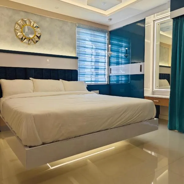 Evara - Premium Fully AC - 3BHK Luxury Apartment with Style，位于特里凡得琅的酒店