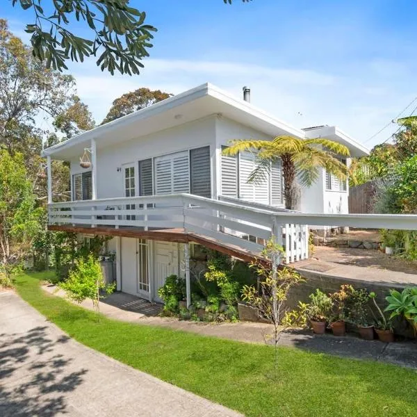 Manaia - A little bach near the beach，位于Moruya Heads的酒店