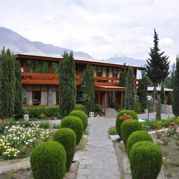 吉尔吉特瑟琳娜酒店，位于Dainyor的酒店