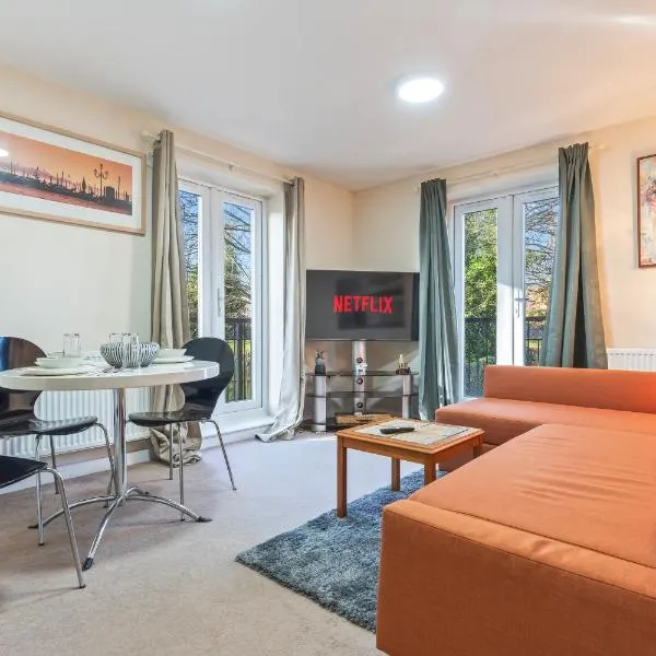 Balmoral Court -Sleeps 6 - Free Parking with Workspace - Balcony & High-Speed WiFi，位于伯明翰的酒店