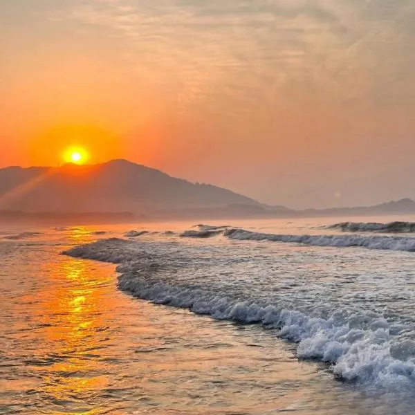 Qingdao Wushe Yujianshanju Tangchi Seaview Hotel，位于青岛的酒店