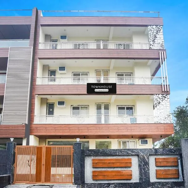 Super Townhouse Sector 121 Noida，位于Indirapuram的酒店