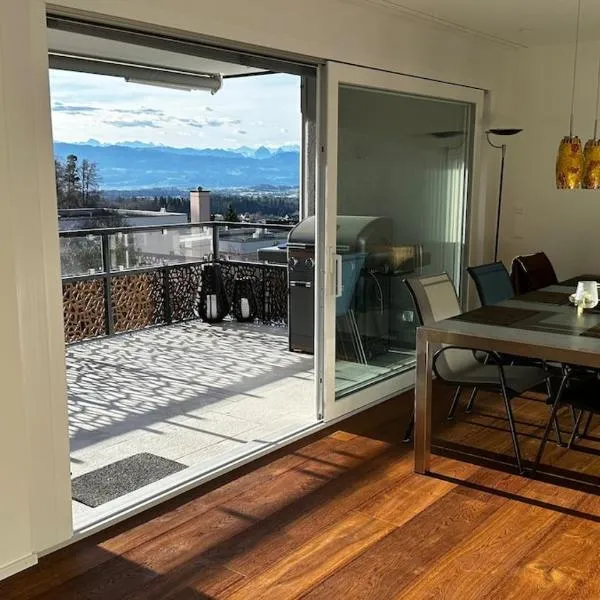 Modernes 3,5 Zimmer Apartment 100 m2 mit Alpenblick und 2 Terrassen，位于Hinwil的酒店